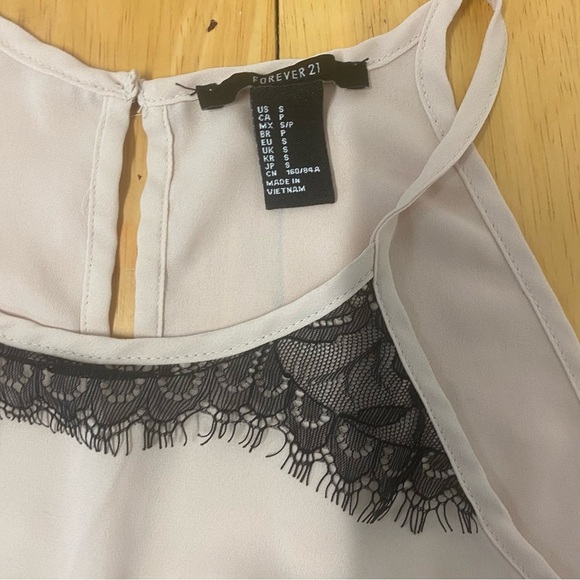 Tank Top Ivory with Black Lace Flowy Top Size Small Forever 21 - Picture 3 of 9